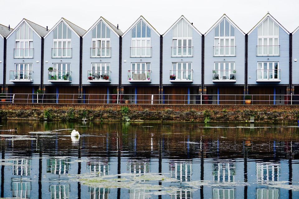 <p>cookie-cutter UK homes</p>
