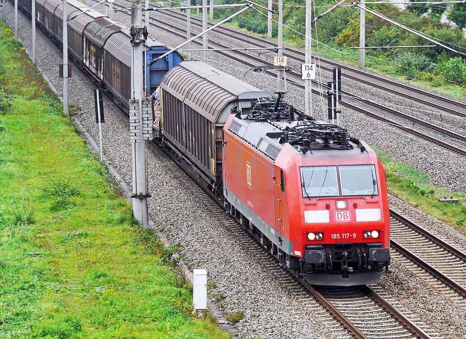 <p>An image of a train that is traveling on train tracks.</p>
