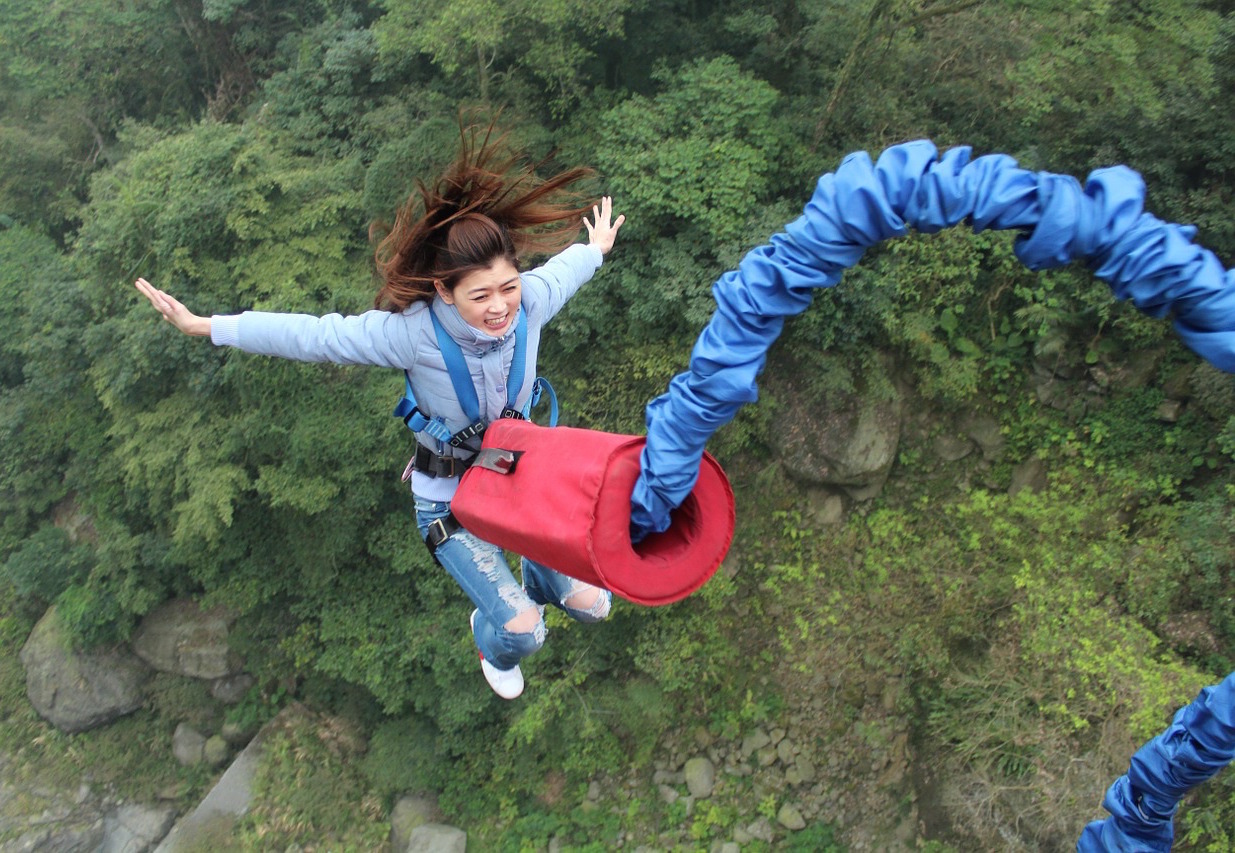 <p>Woman bungee jumping.</p>
