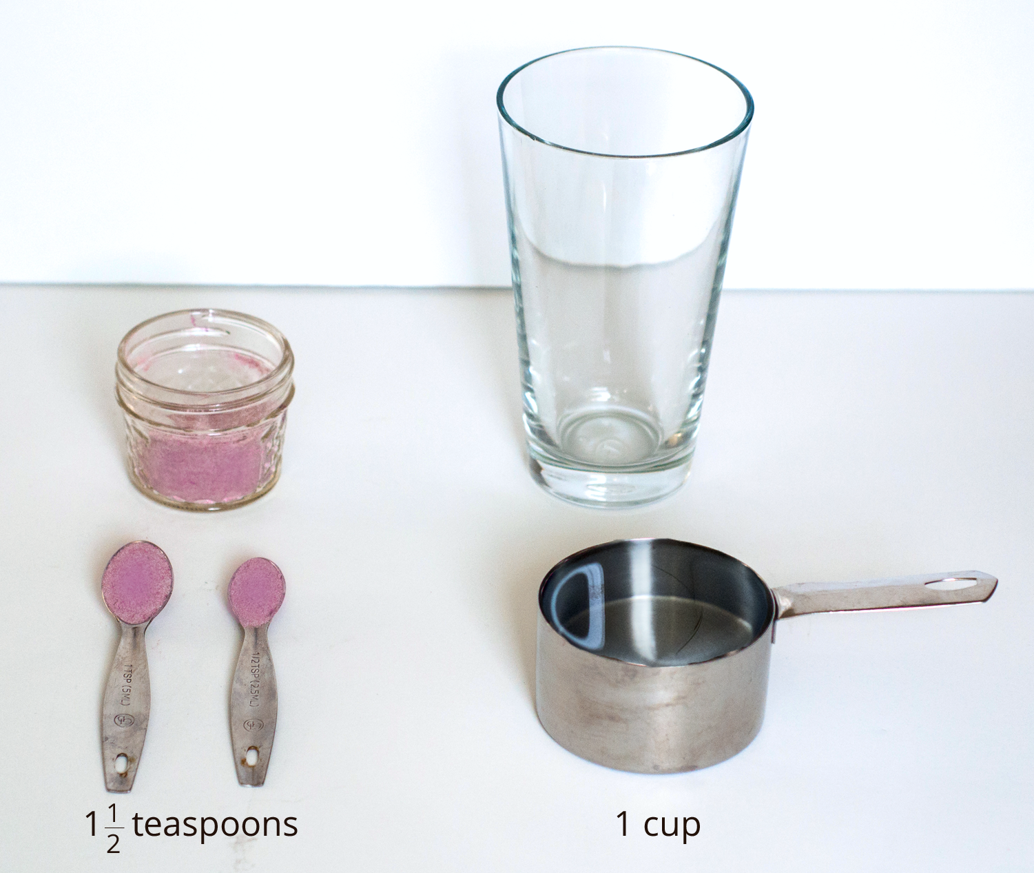 <p>A picture of a glass, drink mixture in a container, one and a half teaspoons of drink mix, and 1 measuring cup.</p>
