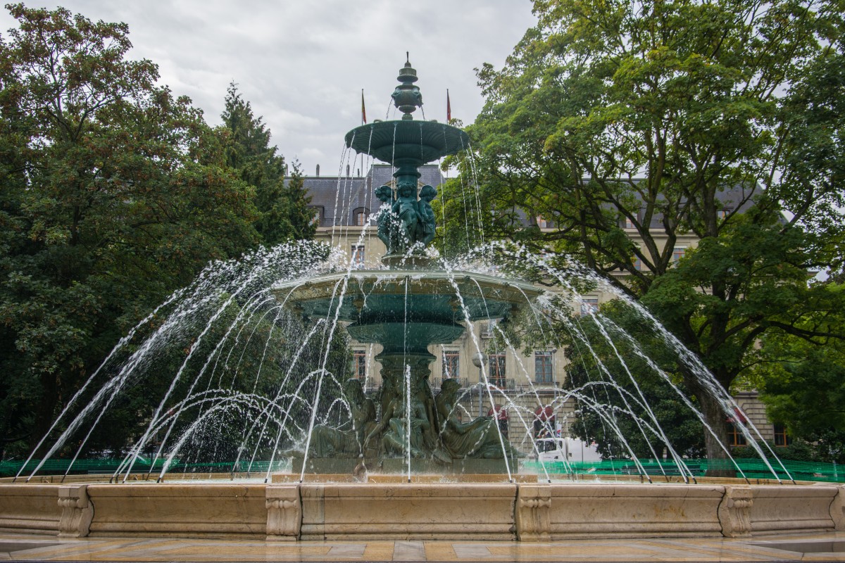 <p>A photo of a fountain.</p>
