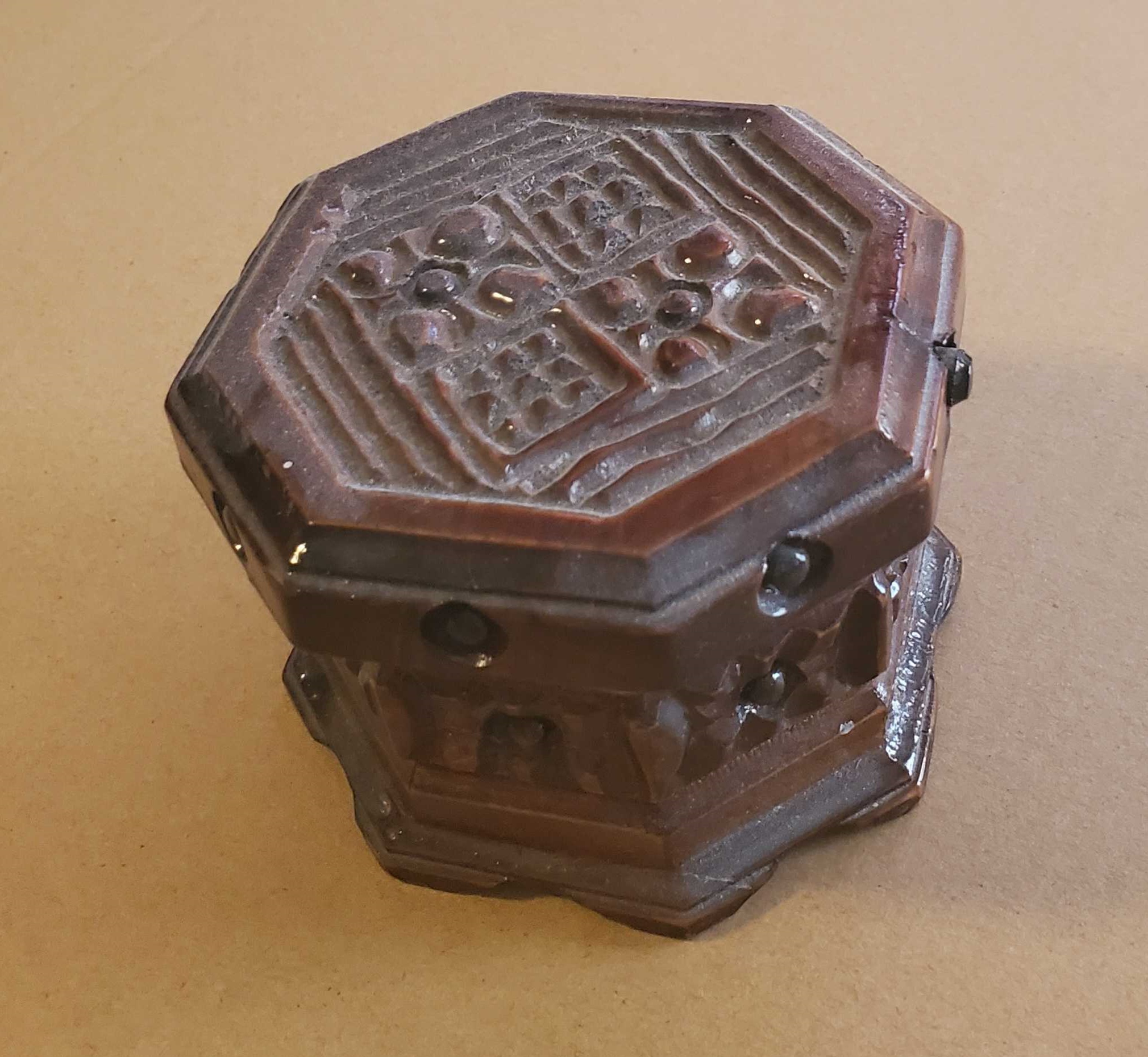 A photo of a decorative wooden box.